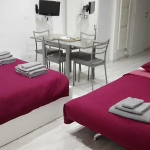 https://monolocale-centro-storico-via-piella.emilia-romagnahotels.net